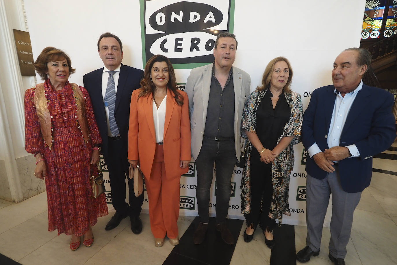 Lolita Bezanilla, Félix de las Cuevas, María José Sáenz de Buruaga, Iñigo Fernández, Dolores Gallardo e Hipólito Bragado. 