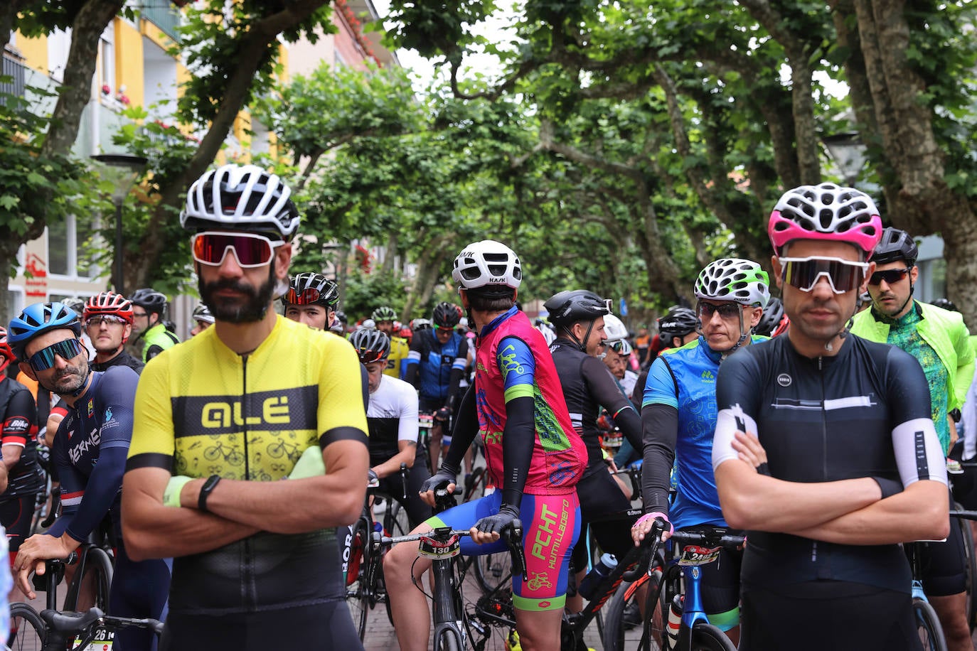 Este sábado se ha celebrado el segundo capítulo de Los 10.000 del Soplao con la prueba de carretera, que ha reunido a 750 participantes en la salida de la Avenida de Cantabria de Cabezón de la Sal a primera hora de la mañana.