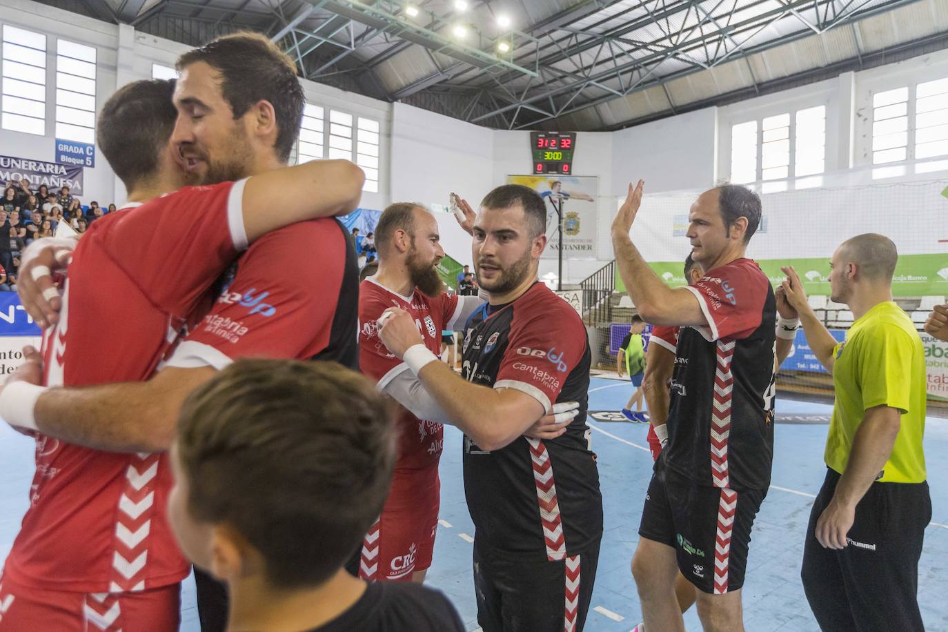 Fotos: Las mejores imágenes del partido con el que el Banco Unicaja consigue la permanencia