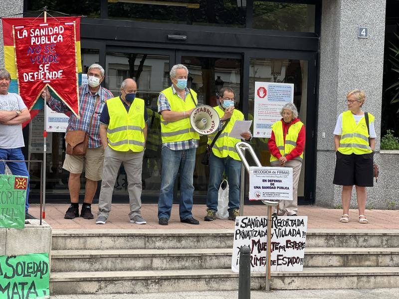 Fotos: Concentración de pensionistas en Torrelavega