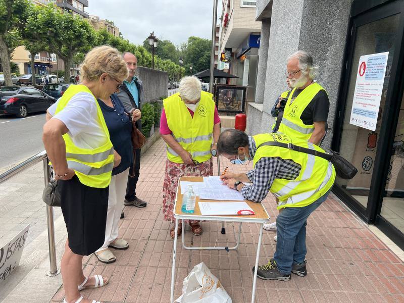 Fotos: Concentración de pensionistas en Torrelavega