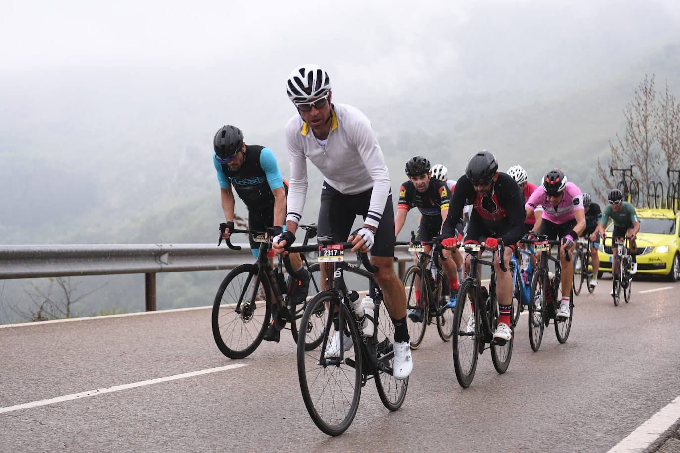 Este sábado se ha celebrado el segundo capítulo de Los 10.000 del Soplao con la prueba de carretera, que ha reunido a 750 participantes en la salida de la Avenida de Cantabria de Cabezón de la Sal a primera hora de la mañana.