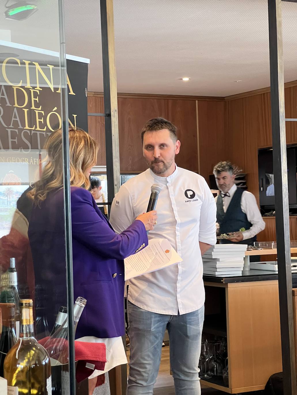 En el contexto de una actividad de promoción del Consejo Regulador de la Indicación Geográfica Protegida (IGP)Cecina de León, cinco cocineros de destacados restaurantes confeccionaron un menú degustación que se sirvió en el restaurante El Serbal del Sardinero para cerca de ochenta invitados. 