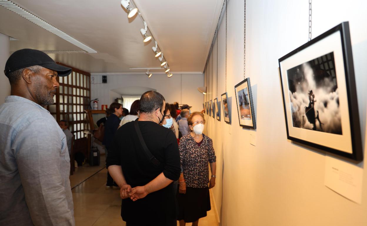 Cáritas lleva sus 'Mundos Imaginarios' a la Casa de Cultura de Potes