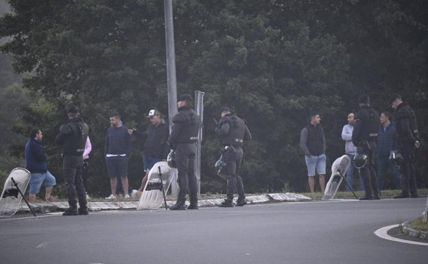 Galería. Antidisturbios y piquetes, desde primera hora en Astander.