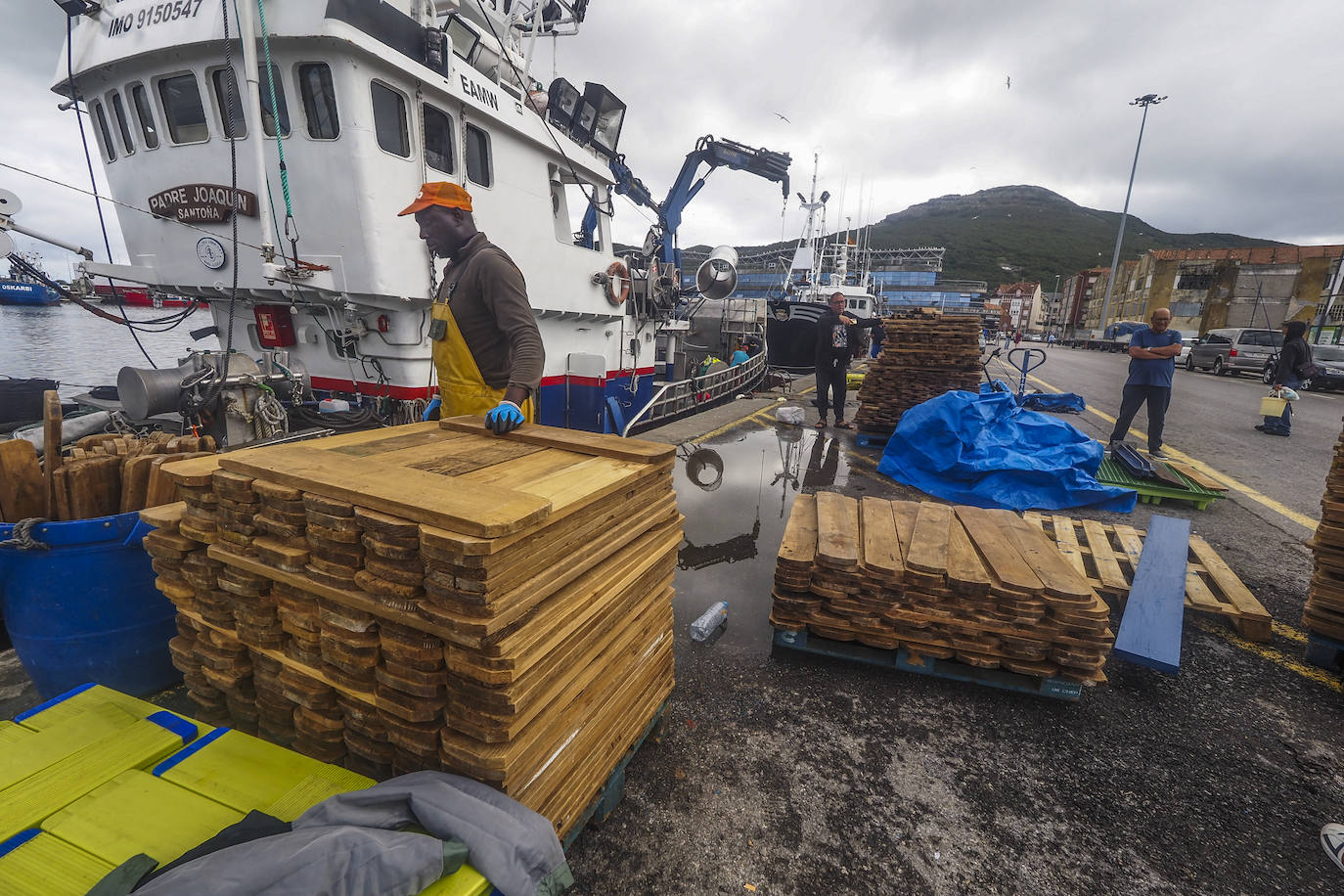 Fotos: La flota cántabra se prepara para la costera de bonito