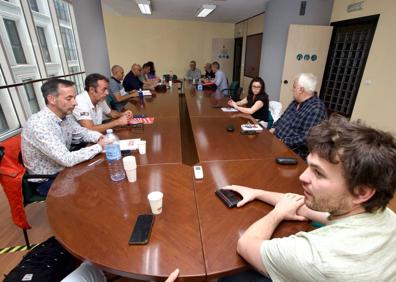 Imagen secundaria 1 - Los sindicatos reaccionan al plante de la patronal del metal: «Es una burla sin escrúpulos»