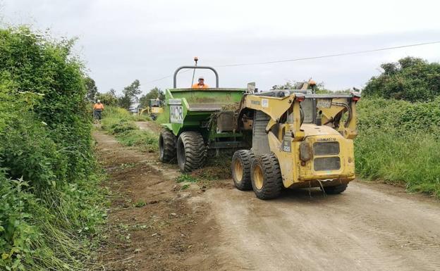 Imagen principal - San Vicente pone al día los caminos de las juntas vecinales