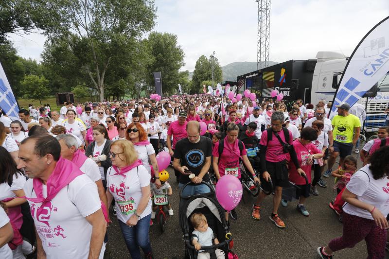 Fotos: Miles de personas participan en la marcha contra el cáncer de Los Corrales