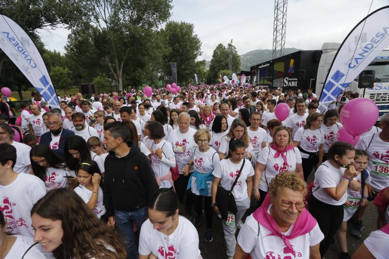 Fotos: Miles de personas participan en la marcha contra el cáncer de Los Corrales