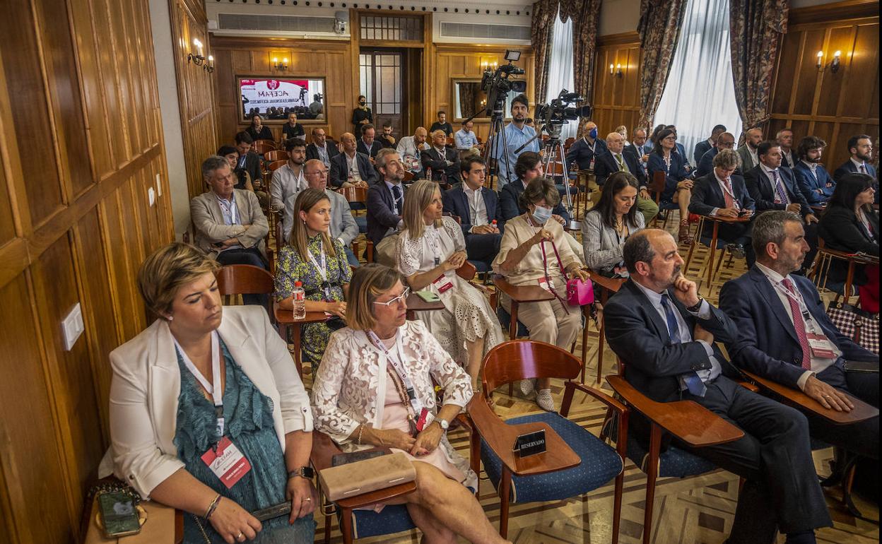 Empresarios cántabros de la empresa familiar, en la asamblea anual de Acefam. 