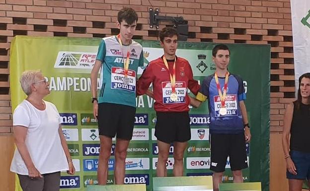 Imagen principal - Tres oros del Campeonato de España de Kilómetro Vertical viajan a Cantabria