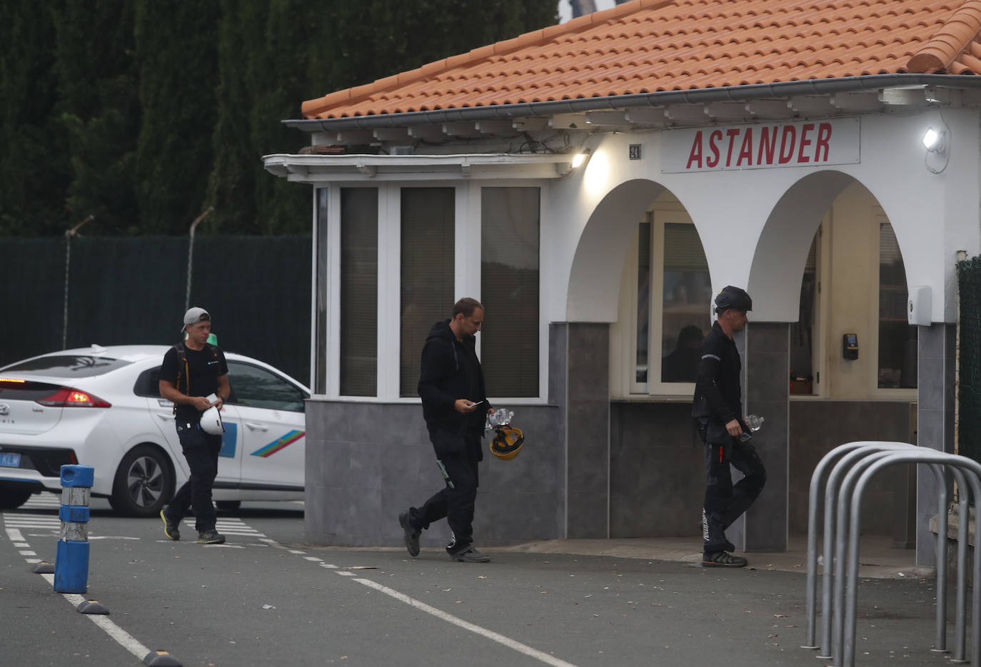 Fuerzas policiales controlan los accesos a las fábricas y los piquetes se concentran en las entradas, en un día sin incidentes y con mucha vigilancia.