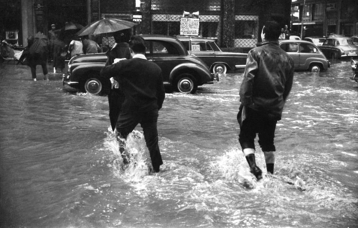 Inundaciones en la avenida de Calvo Sotelo en 1970.