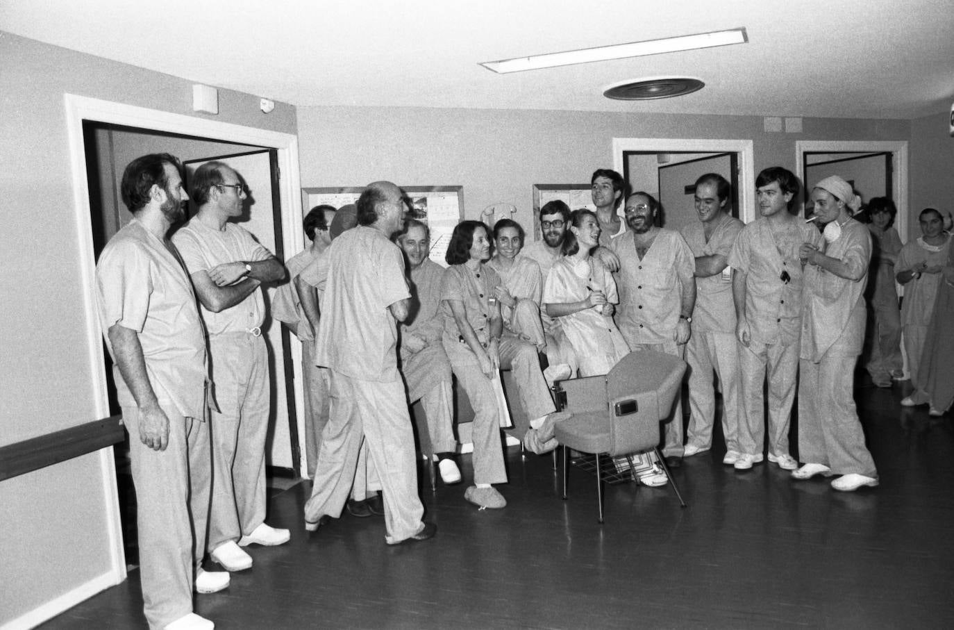 Equipo médico que efectuó el primer trasplante de corazón llevado a cabo en el Hospital Universitario Marqués de Valdecilla, en 1984