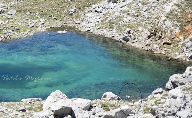 Lagos de Lloroza donde cada año se bañan turistas a pesar de no estar permitido.