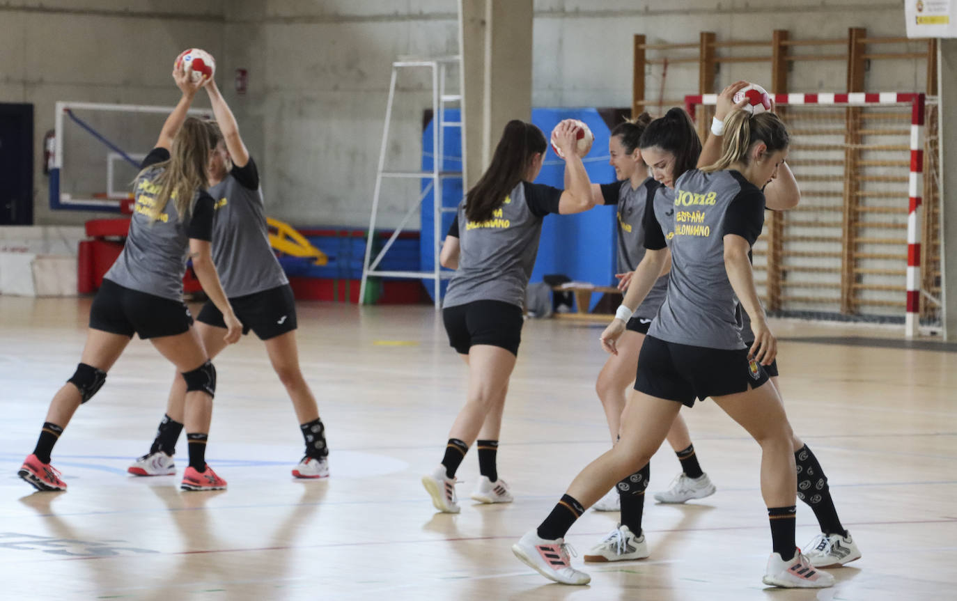 Maddi Bengoetxea, Sara Molés, María Palomo y June Loidi. 