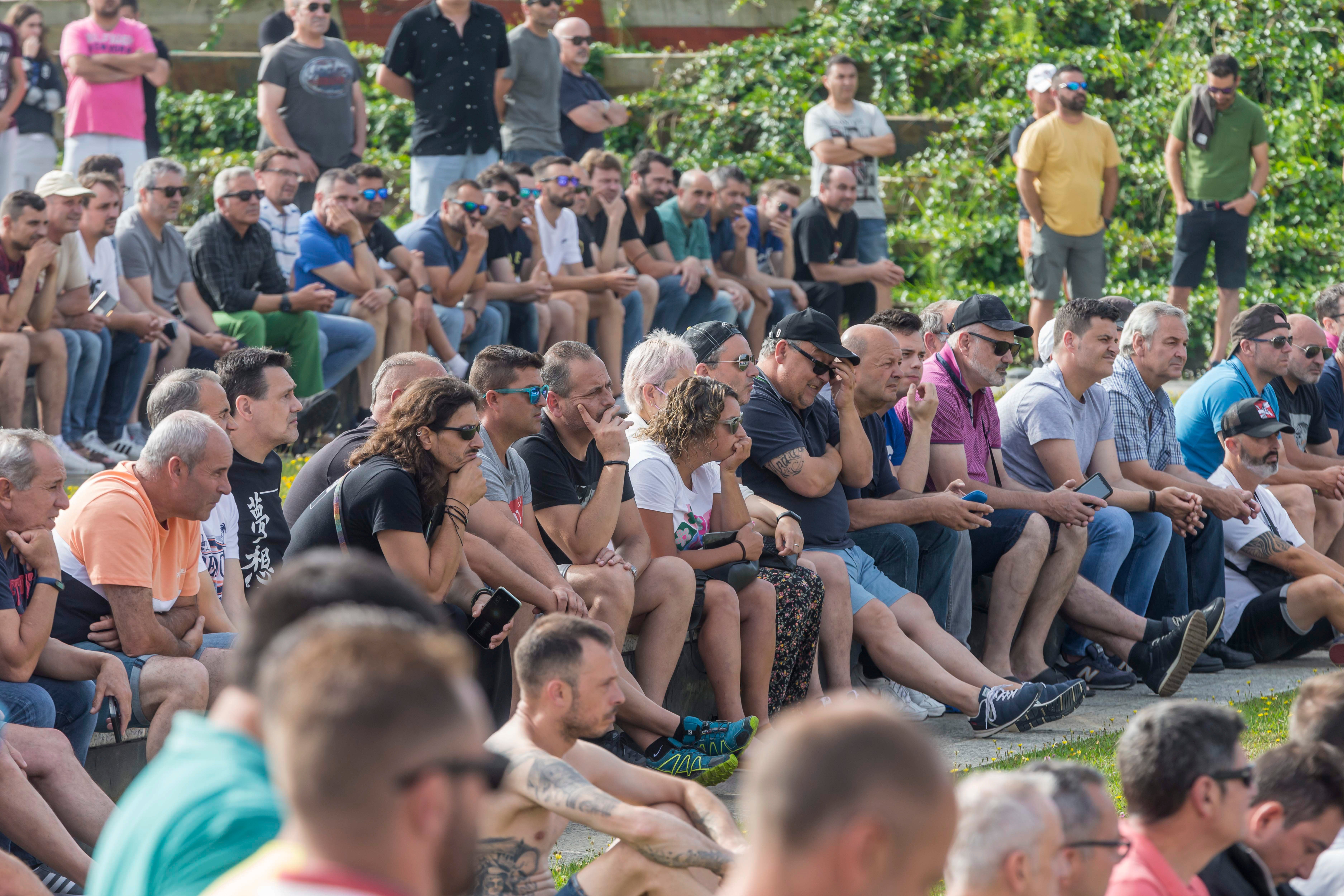 El parque de Las Llamas de Santander ha acogido este miércoles una multitudinaria asamblea de los trabajadores del metal en Cantabria en la decimocuarta jornada de huelga y horas antes de la manifestación de esta tarde (18.00 horas). 