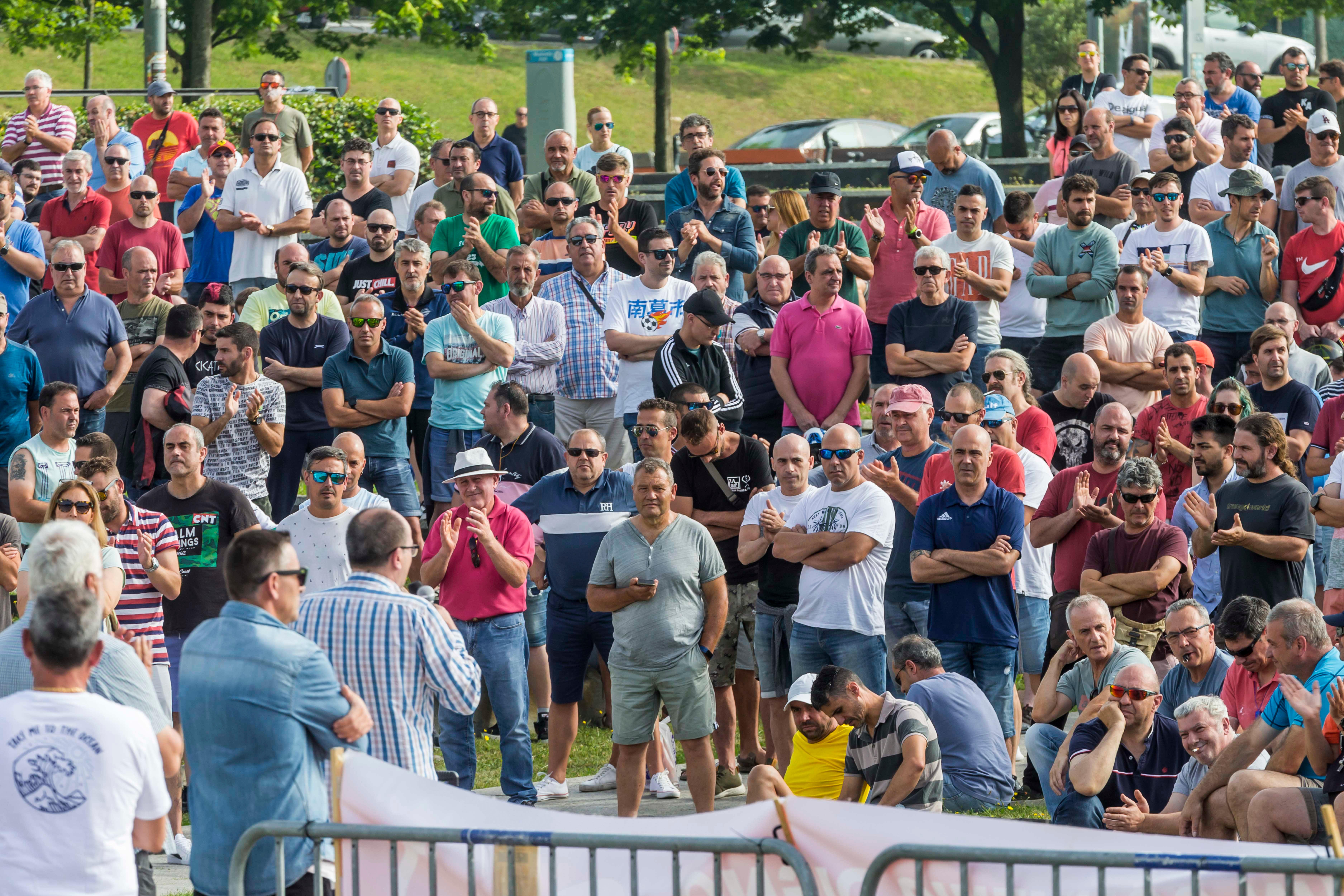 El parque de Las Llamas de Santander ha acogido este miércoles una multitudinaria asamblea de los trabajadores del metal en Cantabria en la decimocuarta jornada de huelga y horas antes de la manifestación de esta tarde (18.00 horas). 