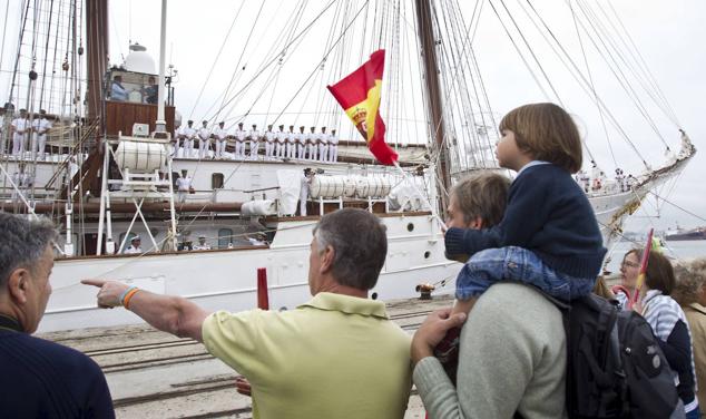 Elcano atracado en el muelle Almirante de Santander.