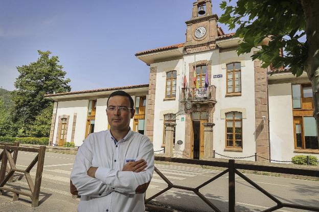 «No voy a dejar la Alcaldía ni soy un tránsfuga, pero que mire el PRC lo que tiene en sus filas»