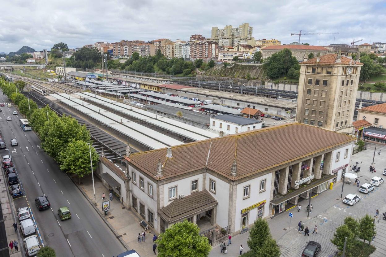 Disposición actual de los terrenos ferroviarios, que la integración prevé reunificar hacia la calle Alta y cubrir con la losa.