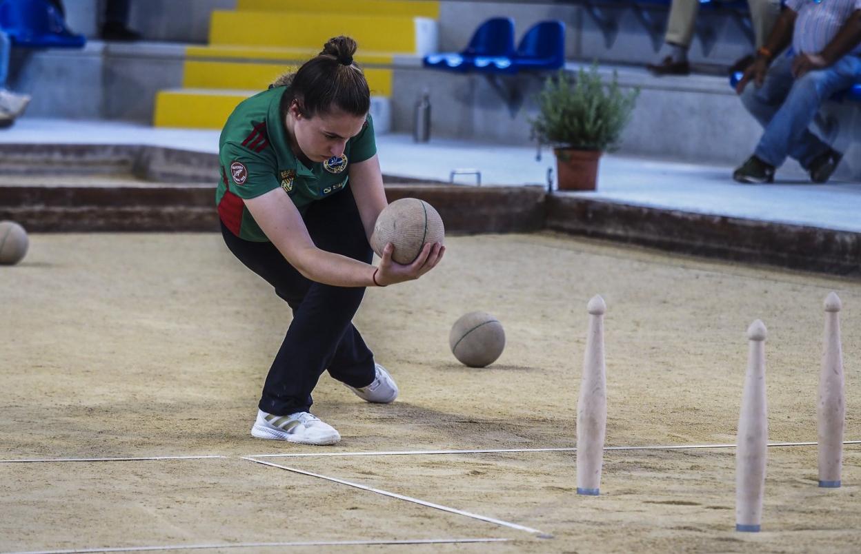 Iris Cagigas ganó en Unquera su tercer torneo de la temporada al superar en la gran final a Naomi Solórzano.