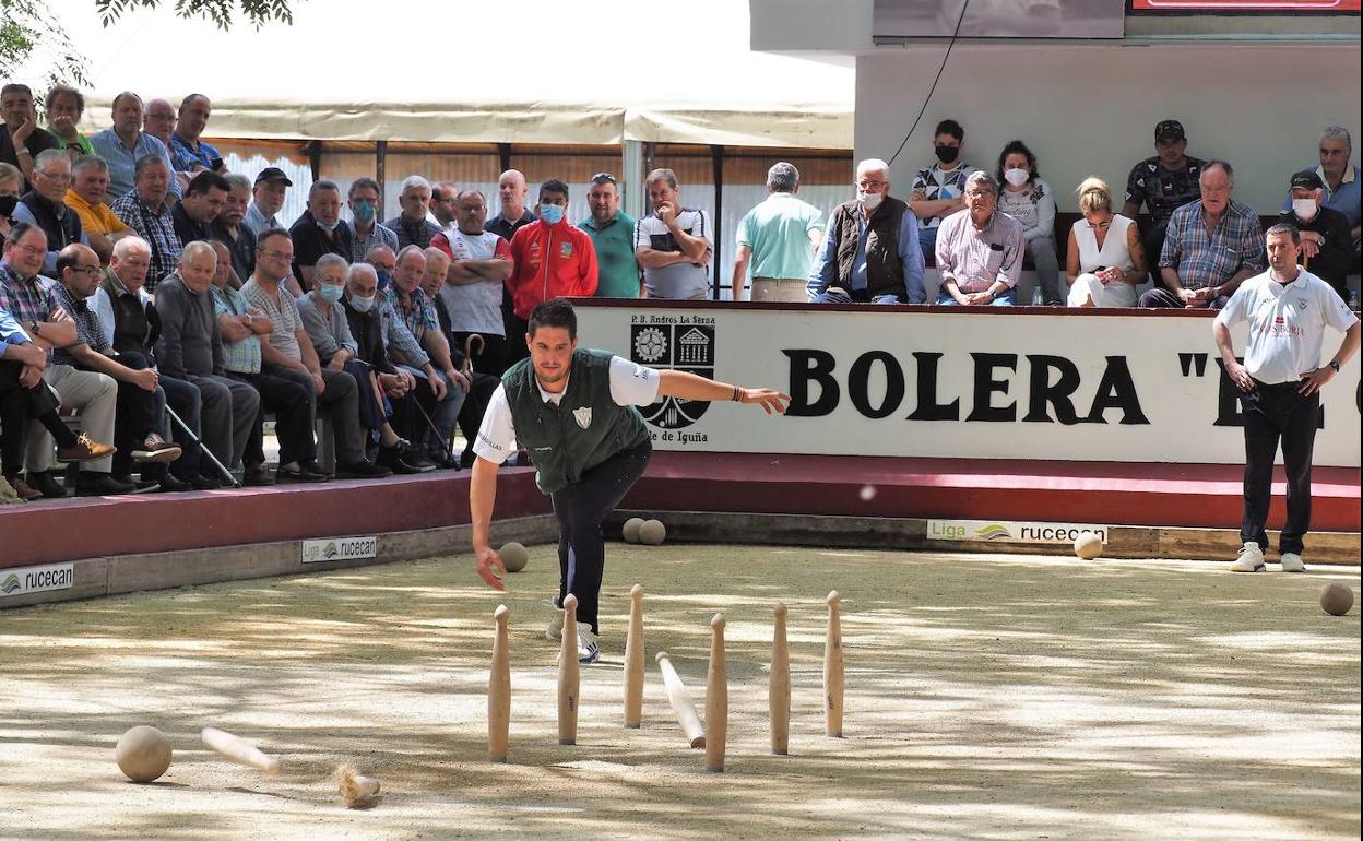 Los bolos, una disciplina cántabra que aúna tradición y deporte.