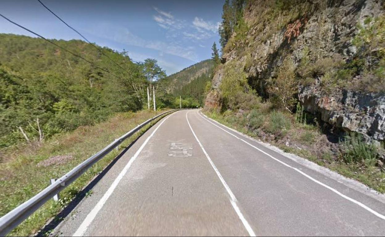 Imagen de la carretera CA-817, que conduce a Bárcena Mayor.