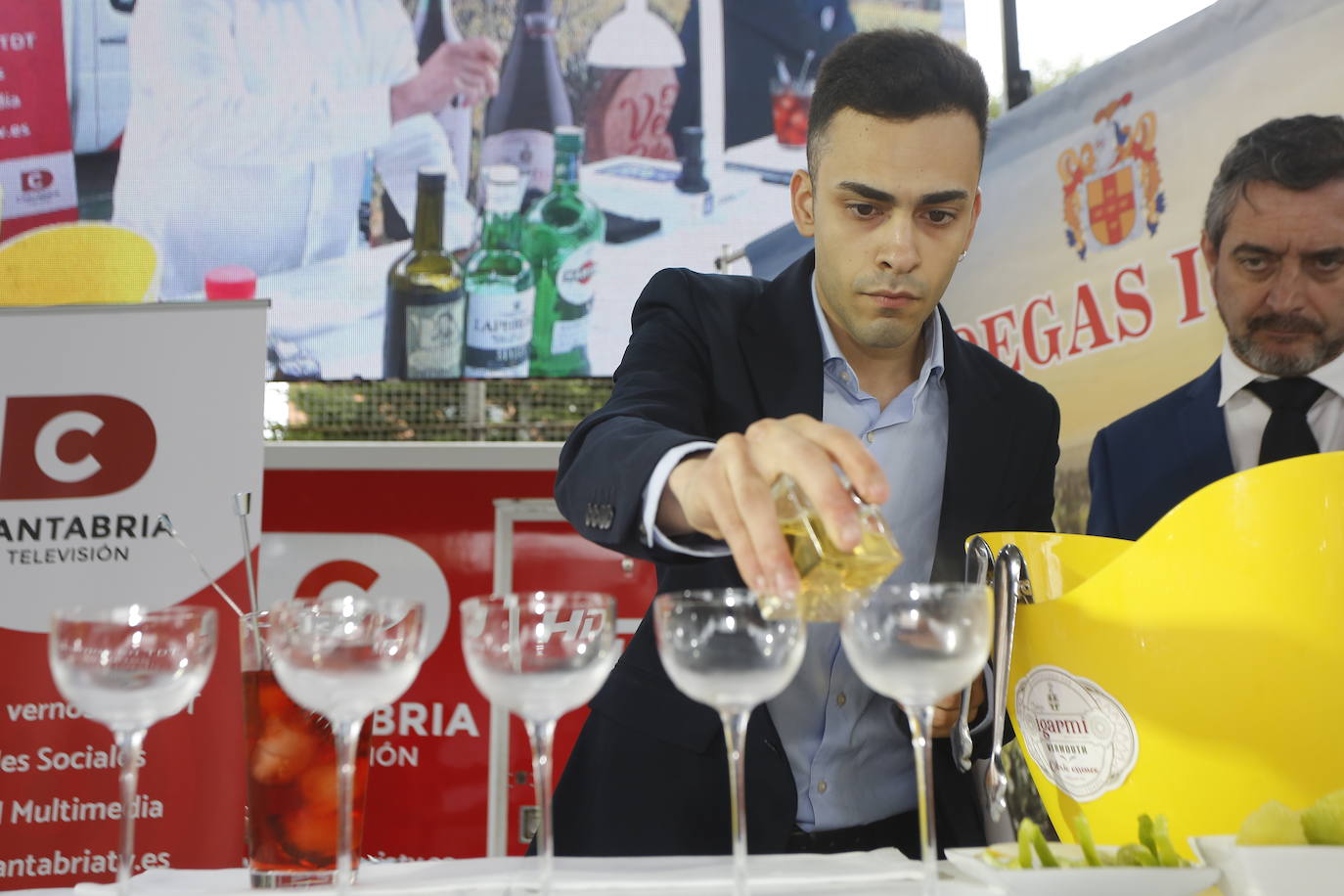 Borja Gutiérrez y Héctor Bonet consiguen los títulos de mejores Jefe de Bar y Joven Barman de Cantabria. Laura Merino se lleva el título al mejor gin tonic; Nuria Basurto consigue hacer el mejor cóctel 'interregional'; y el torrelaveguense Javier Rincón gana en el apartado de técnica