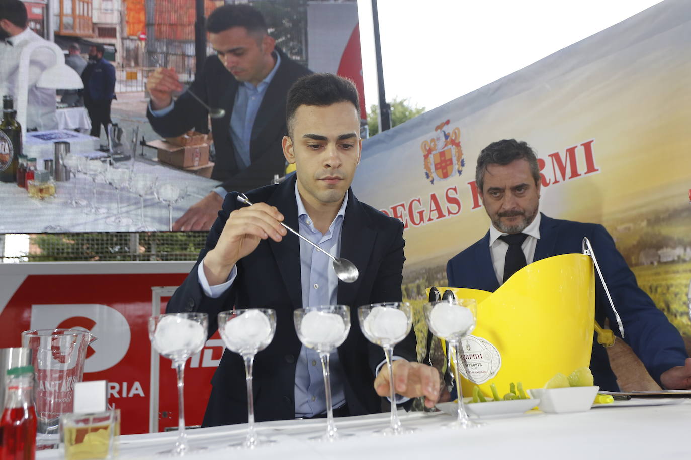 Borja Gutiérrez y Héctor Bonet consiguen los títulos de mejores Jefe de Bar y Joven Barman de Cantabria. Laura Merino se lleva el título al mejor gin tonic; Nuria Basurto consigue hacer el mejor cóctel 'interregional'; y el torrelaveguense Javier Rincón gana en el apartado de técnica