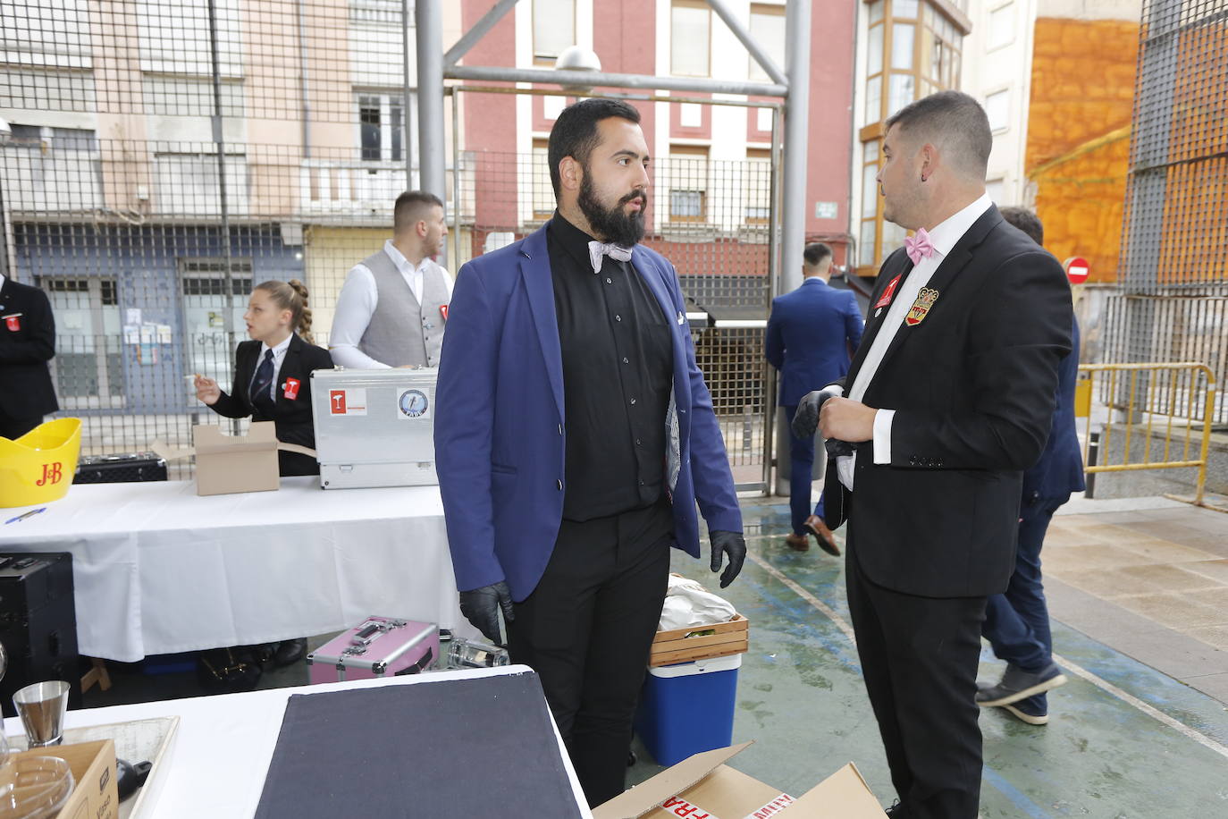 Borja Gutiérrez y Héctor Bonet consiguen los títulos de mejores Jefe de Bar y Joven Barman de Cantabria. Laura Merino se lleva el título al mejor gin tonic; Nuria Basurto consigue hacer el mejor cóctel 'interregional'; y el torrelaveguense Javier Rincón gana en el apartado de técnica