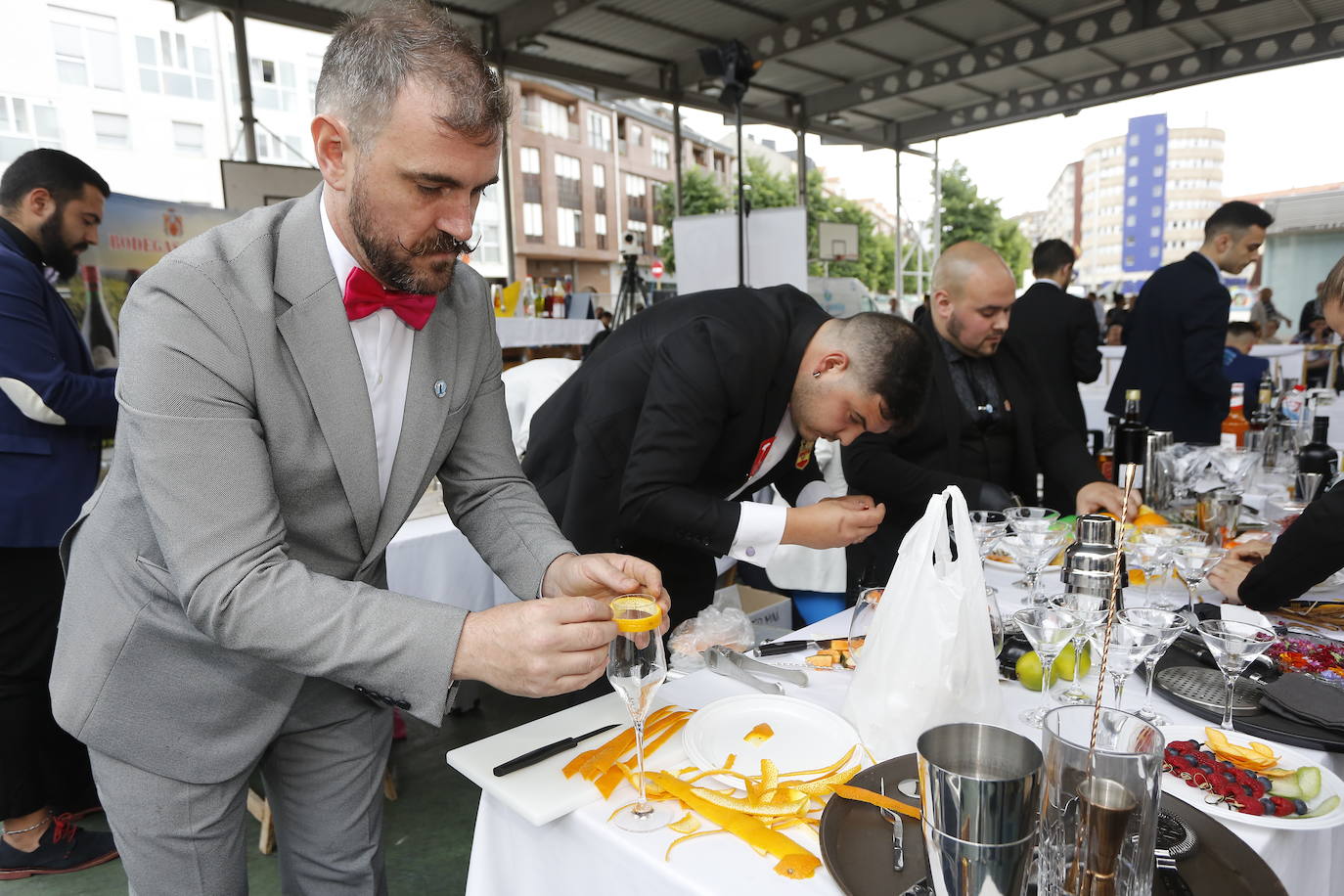 Borja Gutiérrez y Héctor Bonet consiguen los títulos de mejores Jefe de Bar y Joven Barman de Cantabria. Laura Merino se lleva el título al mejor gin tonic; Nuria Basurto consigue hacer el mejor cóctel 'interregional'; y el torrelaveguense Javier Rincón gana en el apartado de técnica