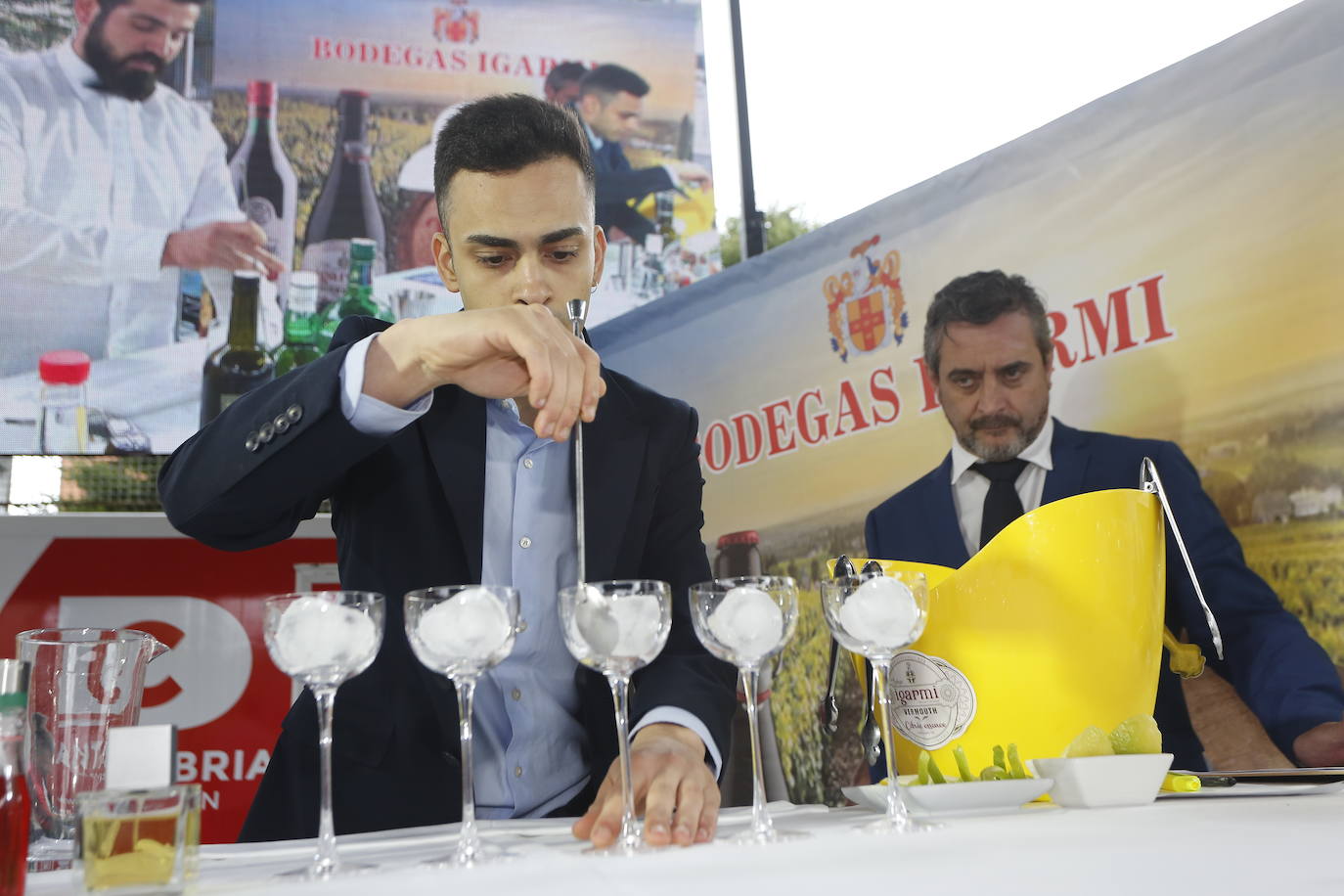 Borja Gutiérrez y Héctor Bonet consiguen los títulos de mejores Jefe de Bar y Joven Barman de Cantabria. Laura Merino se lleva el título al mejor gin tonic; Nuria Basurto consigue hacer el mejor cóctel 'interregional'; y el torrelaveguense Javier Rincón gana en el apartado de técnica