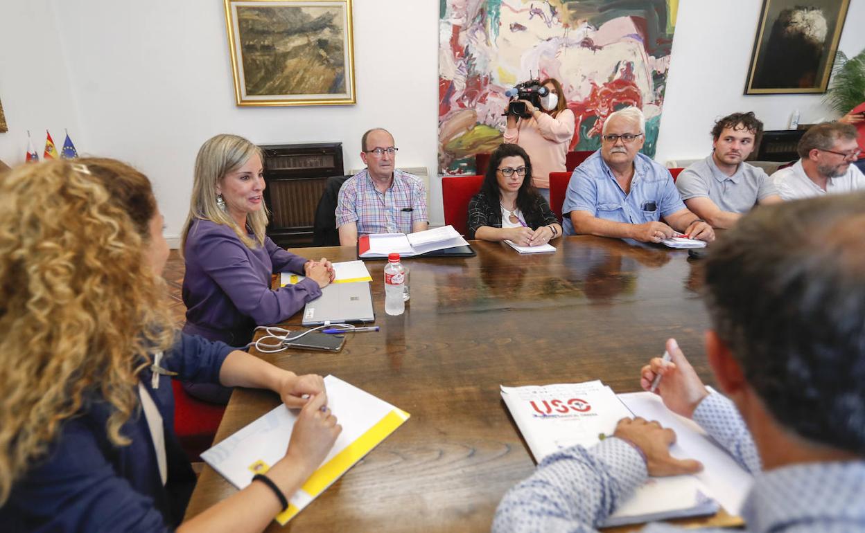 Imagen de la reunión en la Delegación del Gobierno.