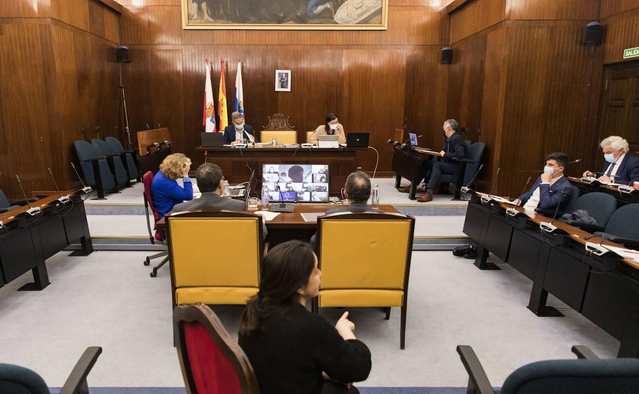 Pleno en el Ayuntamiento de Santander.