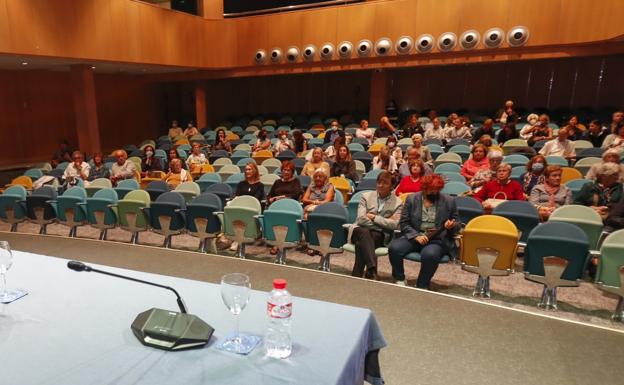 El rector Carlos Andradas asistió a la jornada inaugural.