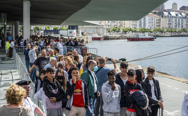 Imagen principal - Miles de personas se apuntan a visitar Elcano