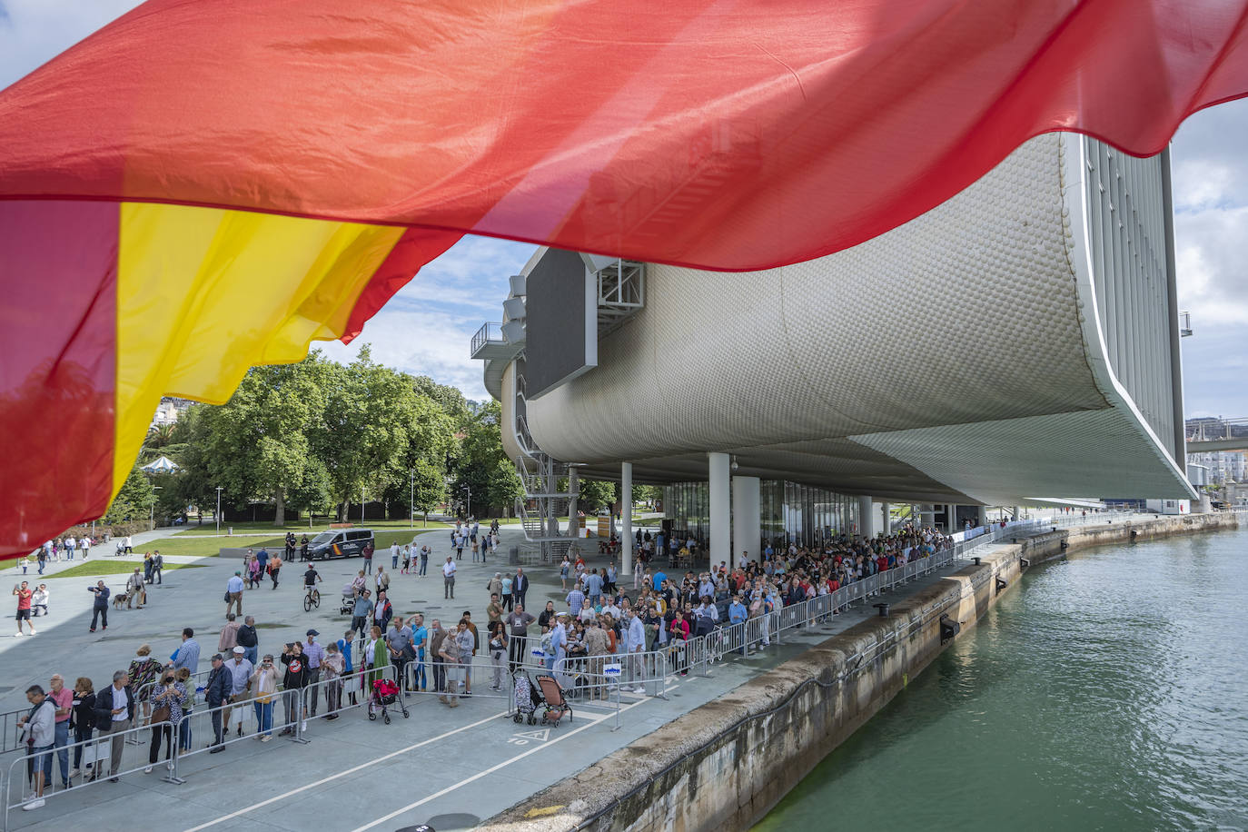 Fotos: La visita a Elcano, en imágenes