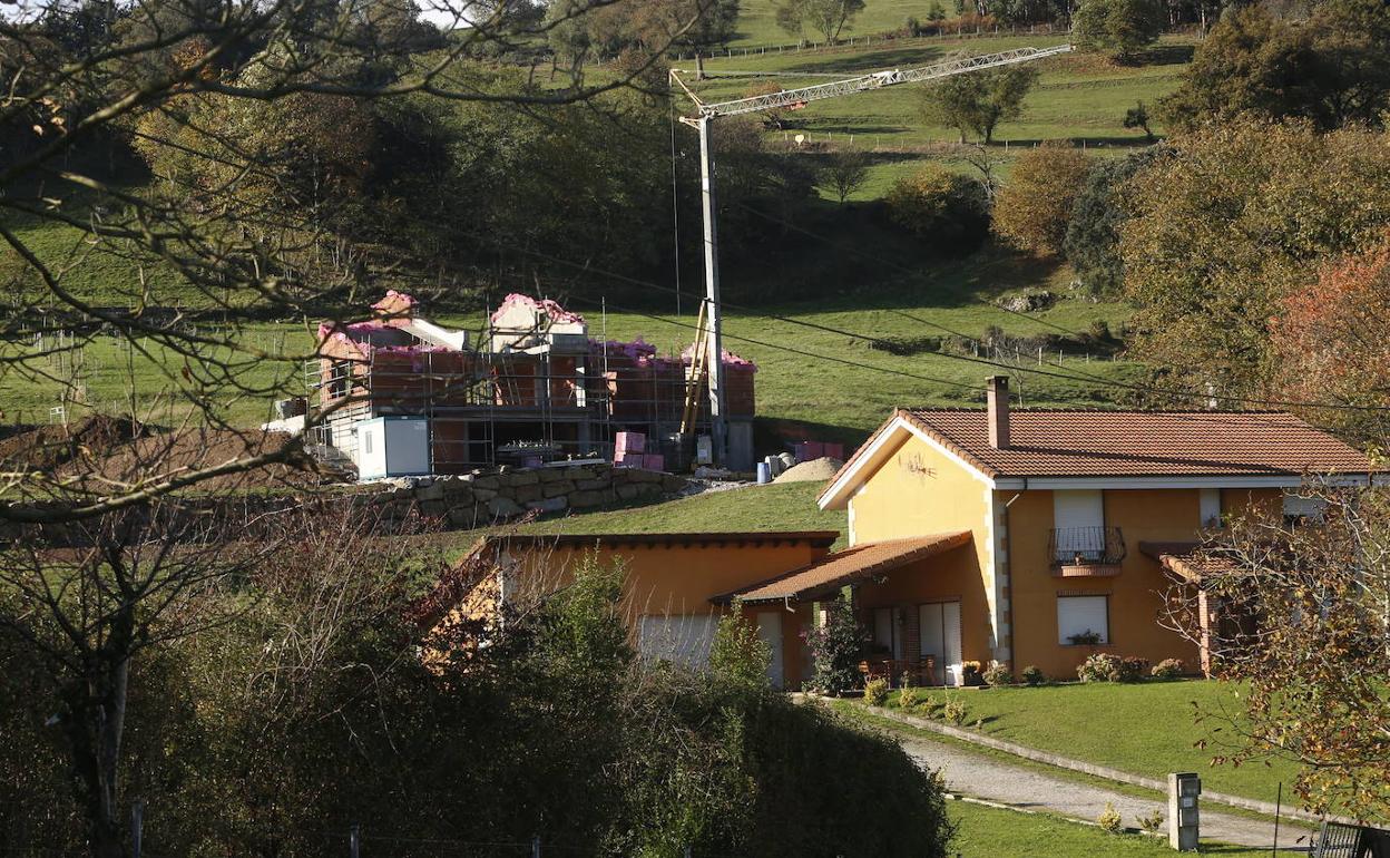 Construcción de una vivienda en suelo rústico en Cantabria.