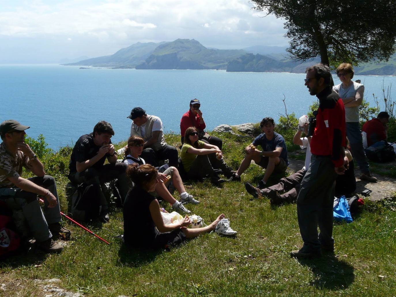 CI PN Marismas de Santoña, Victoria y Joyel. Plazas libres: 23. Duración: 2 horas. Longitud: 3,6 Km. Desnivel: 140 metros. Tipo: Circular. Tipo de firme: Pista y sendero. Dificultad: Baja.