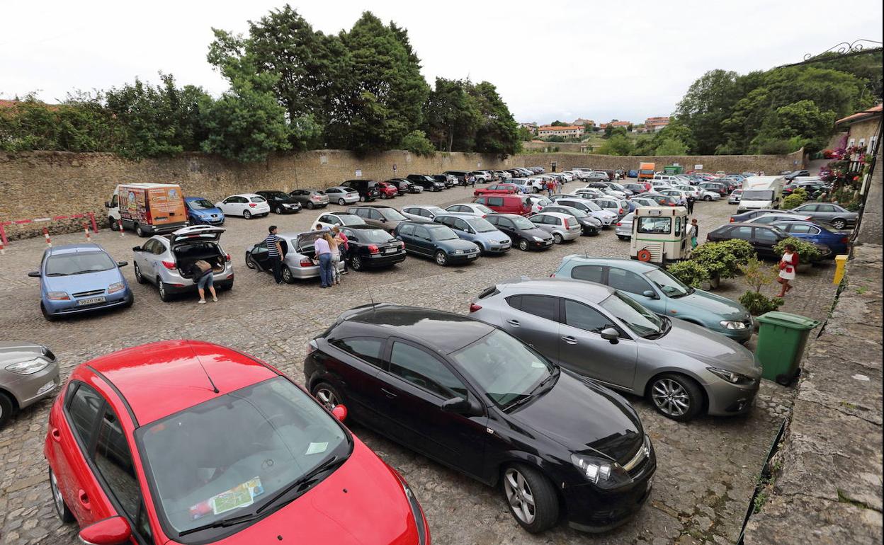 Uno de los principales aparcamientos públicos de la villa cántabra.