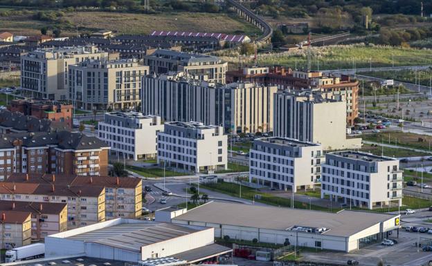 Vista aérea de las últimas promociones inmobiliarias de la zona de Nueva Montaña, en Santander. 