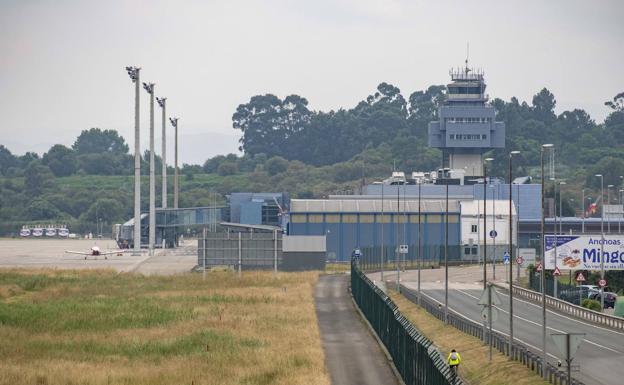 Imagen principal - 1. El Seve Ballesteros, otro de los focos de contaminación del aire cántabro. | 2. El cierre de Sniace ha provocado el descenso de los índices en la comarca del Besaya. | 3. Medidor del aire ubicado en la zona de Parayas.