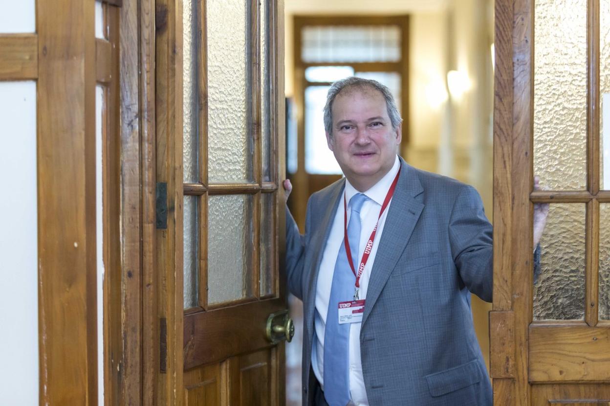 Jordi Hereu, presidente de Hispasat, ayer, en La Magdalena, donde participó en el curso de la UIMP sobre Telecomunicaciones Espaciales.