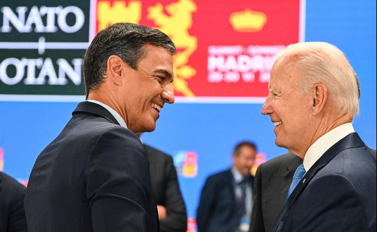 El presidente del Gobierno, Pedro Sánchez, y el presidente de Estados Unidos, Joe Biden. 