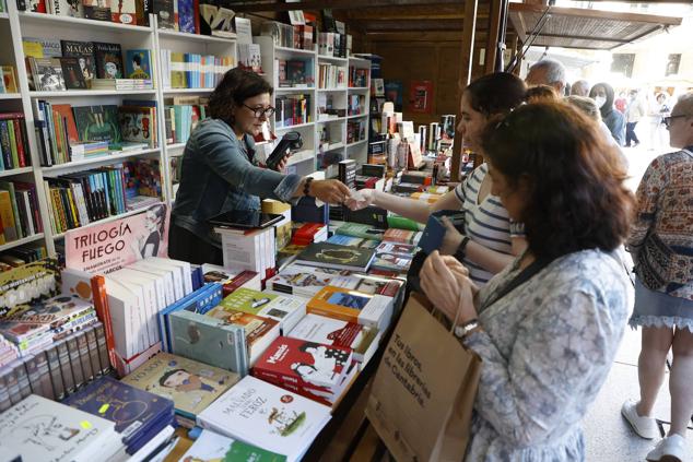 La inaguración de la feria tuvo un carácter multitudinario.