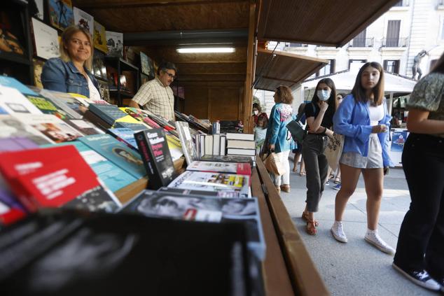 La inaguración de la feria tuvo un carácter multitudinario.