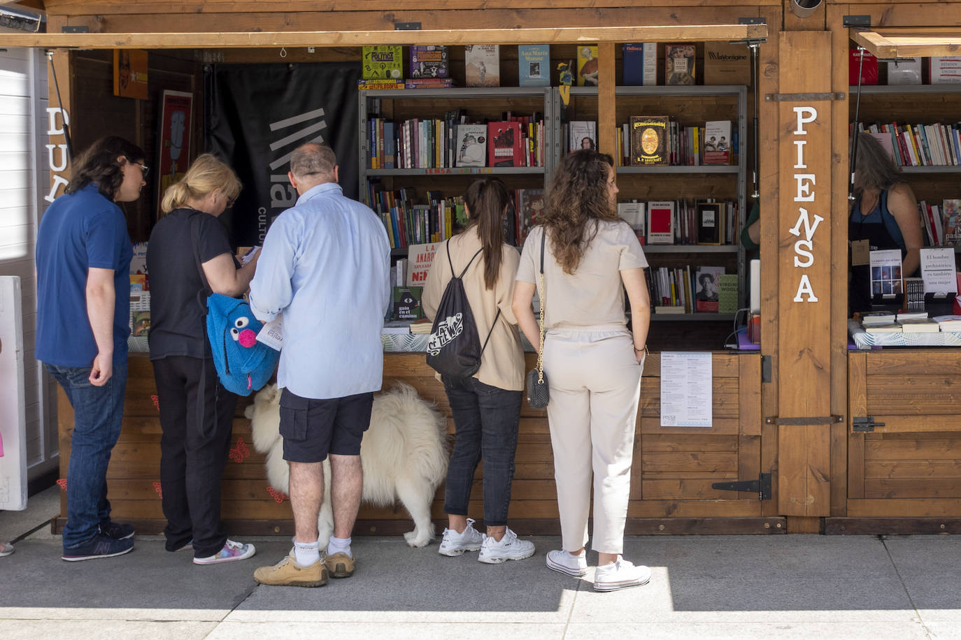 Fotos: Imágenes de la Feria del Libro de Santander, este sábado