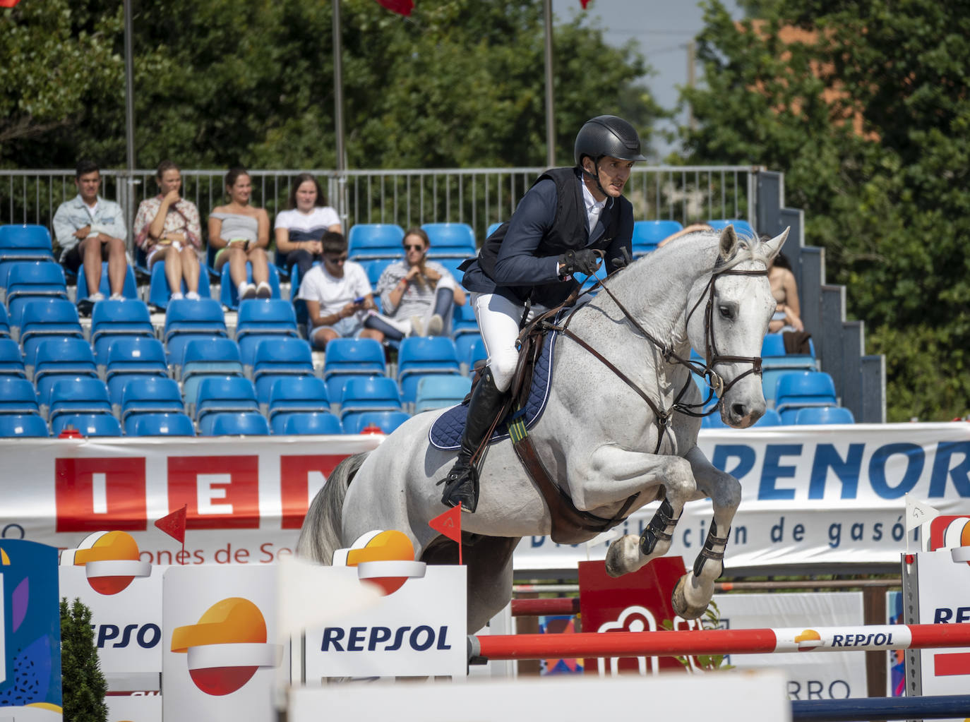 Fotos: Imágenes de la segunda jornada del Concurso de Saltos Internacional de Heras